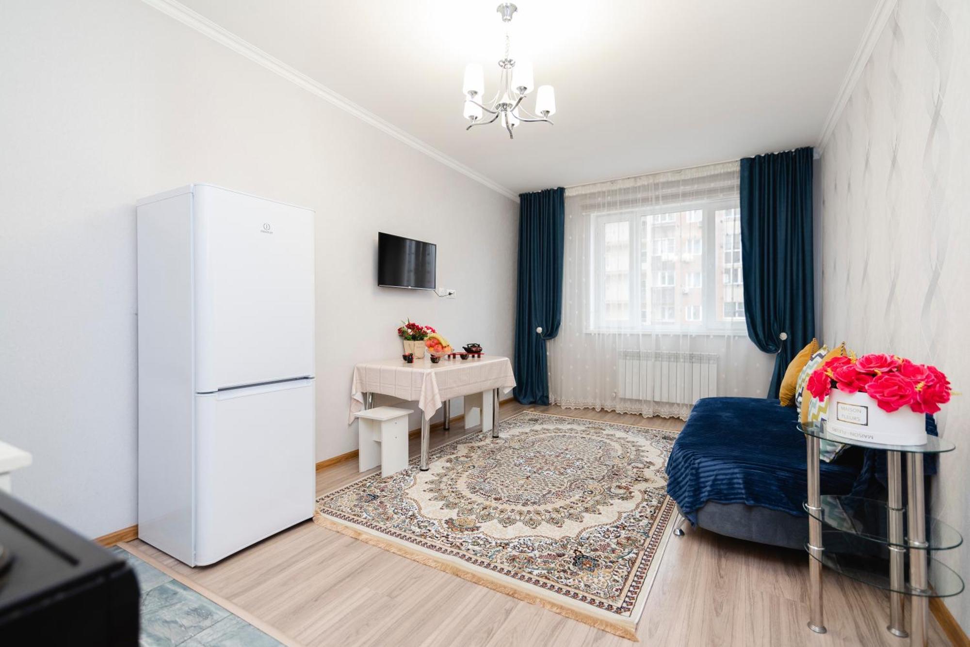 Apartment Zodiak Almaty Exterior foto